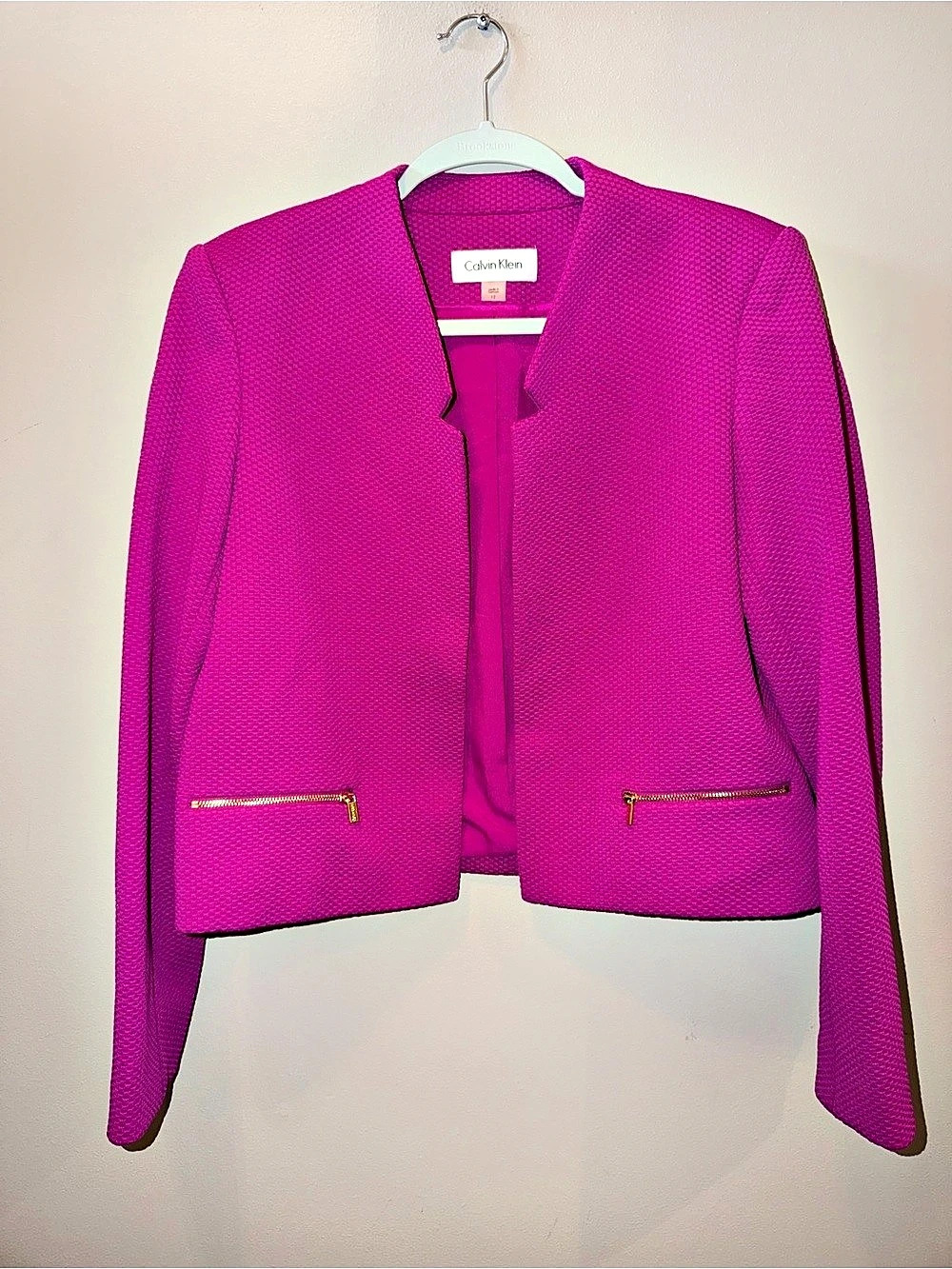 Calvin Klein Fuchsia Pink Textured Open Front Cropped Blazer Jacket Gold Zip